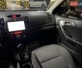 Білий Кіа Черато, об'ємом двигуна 2 л та пробігом 150 тис. км за 11400 $, фото 23 на Automoto.ua