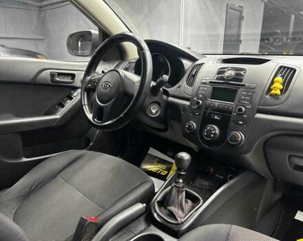 Белый Киа Черато, объемом двигателя 1.6 л и пробегом 180 тыс. км за 6300 $, фото 7 на Automoto.ua