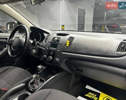 Білий Кіа Черато, об'ємом двигуна 1.59 л та пробігом 180 тис. км за 6300 $, фото 8 на Automoto.ua