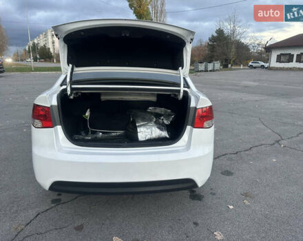 Білий Кіа Черато, об'ємом двигуна 1.59 л та пробігом 154 тис. км за 7500 $, фото 16 на Automoto.ua