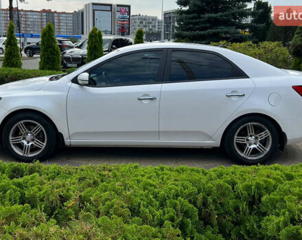 Белый Киа Черато, объемом двигателя 2 л и пробегом 85 тыс. км за 8999 $, фото 3 на Automoto.ua