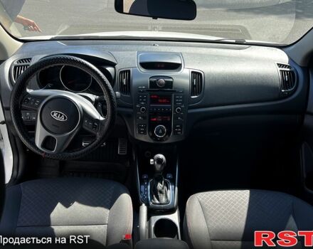 Киа Черато 2011 в Одессе на Automoto.ua Белый Киа Черато, объемом двигателя 2 л и пробегом 140 тыс. км за 8000 $, фото 6 на Automoto.ua