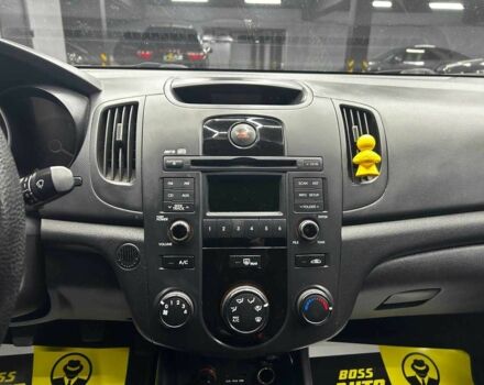 Белый Киа Черато, объемом двигателя 1.6 л и пробегом 180 тыс. км за 6300 $, фото 11 на Automoto.ua