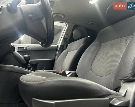 Білий Кіа Черато, об'ємом двигуна 1.59 л та пробігом 180 тис. км за 6300 $, фото 16 на Automoto.ua