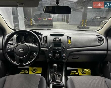 Білий Кіа Черато, об'ємом двигуна 1.59 л та пробігом 180 тис. км за 6300 $, фото 14 на Automoto.ua