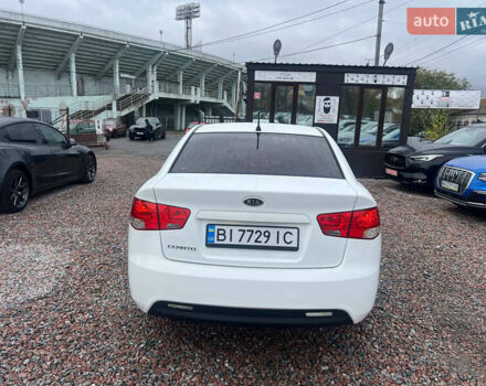Белый Киа Черато, объемом двигателя 1.59 л и пробегом 210 тыс. км за 8200 $, фото 5 на Automoto.ua