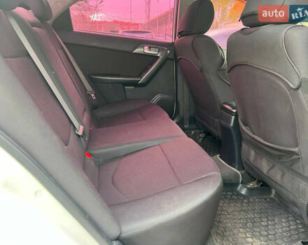 Белый Киа Черато, объемом двигателя 1.59 л и пробегом 210 тыс. км за 8200 $, фото 11 на Automoto.ua