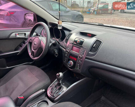 Белый Киа Черато, объемом двигателя 1.59 л и пробегом 210 тыс. км за 8200 $, фото 17 на Automoto.ua