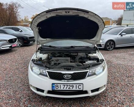 Белый Киа Черато, объемом двигателя 1.59 л и пробегом 210 тыс. км за 8200 $, фото 9 на Automoto.ua