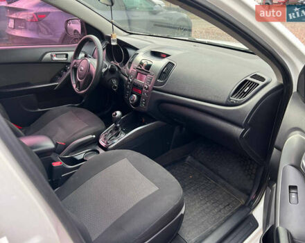 Белый Киа Черато, объемом двигателя 1.59 л и пробегом 210 тыс. км за 8200 $, фото 12 на Automoto.ua