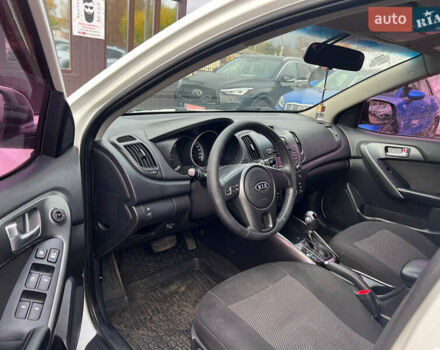 Белый Киа Черато, объемом двигателя 1.59 л и пробегом 210 тыс. км за 8200 $, фото 16 на Automoto.ua