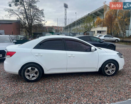 Белый Киа Черато, объемом двигателя 1.59 л и пробегом 210 тыс. км за 8200 $, фото 3 на Automoto.ua