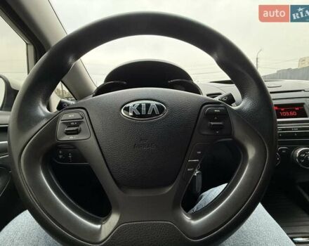 Білий Кіа Черато, об'ємом двигуна 1.6 л та пробігом 100 тис. км за 8300 $, фото 21 на Automoto.ua