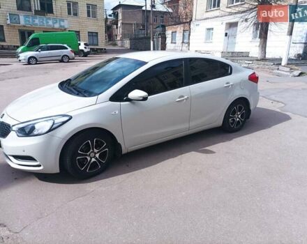 Белый Киа Черато, объемом двигателя 1.6 л и пробегом 300 тыс. км за 4400 $, фото 5 на Automoto.ua