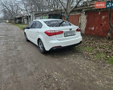 Белый Киа Черато, объемом двигателя 1.59 л и пробегом 300 тыс. км за 9800 $, фото 7 на Automoto.ua