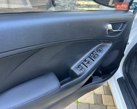 Белый Киа Черато, объемом двигателя 1.8 л и пробегом 202 тыс. км за 8600 $, фото 11 на Automoto.ua