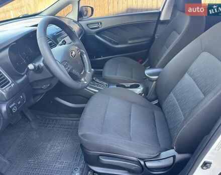 Белый Киа Черато, объемом двигателя 1.8 л и пробегом 202 тыс. км за 8600 $, фото 7 на Automoto.ua