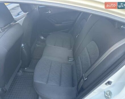 Белый Киа Черато, объемом двигателя 1.8 л и пробегом 202 тыс. км за 8600 $, фото 6 на Automoto.ua