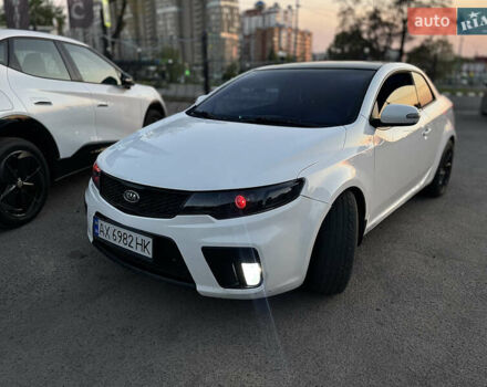 Белый Киа Черато, объемом двигателя 1.59 л и пробегом 171 тыс. км за 7000 $, фото 1 на Automoto.ua