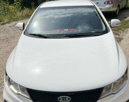 Білий Кіа Черато, об'ємом двигуна 2 л та пробігом 140 тис. км за 9200 $, фото 1 на Automoto.ua