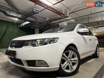 Білий Кіа Черато, об'ємом двигуна 2 л та пробігом 150 тис. км за 11400 $, фото 1 на Automoto.ua