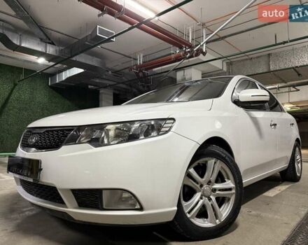 Белый Киа Черато, объемом двигателя 2 л и пробегом 150 тыс. км за 11400 $, фото 1 на Automoto.ua