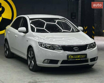 Білий Кіа Черато, об'ємом двигуна 1.59 л та пробігом 180 тис. км за 6300 $, фото 1 на Automoto.ua