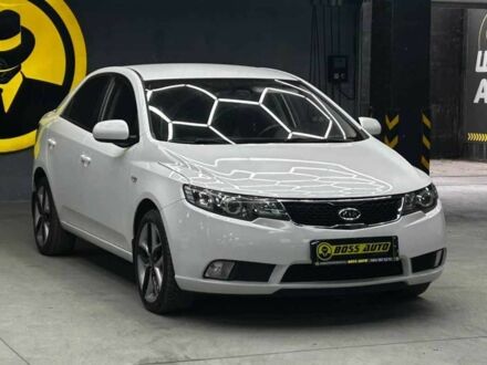 Белый Киа Черато, объемом двигателя 1.6 л и пробегом 180 тыс. км за 6300 $, фото 1 на Automoto.ua