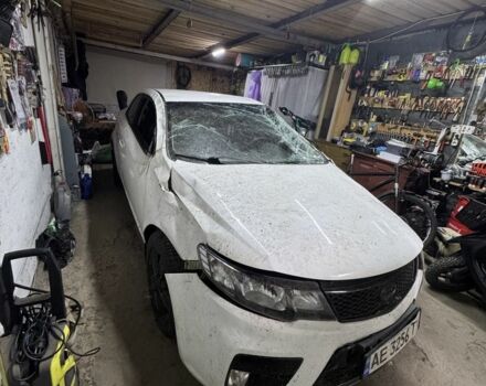 Белый Киа Черато, объемом двигателя 1.6 л и пробегом 204 тыс. км за 2702 $, фото 1 на Automoto.ua