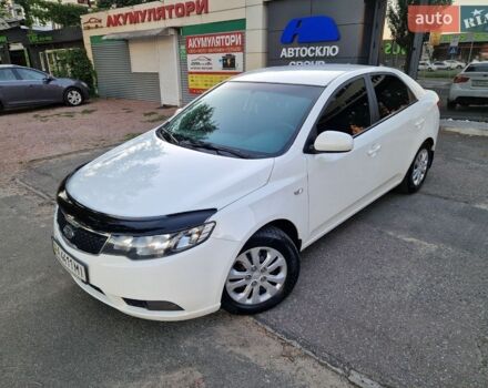 Белый Киа Черато, объемом двигателя 1.6 л и пробегом 165 тыс. км за 7800 $, фото 1 на Automoto.ua