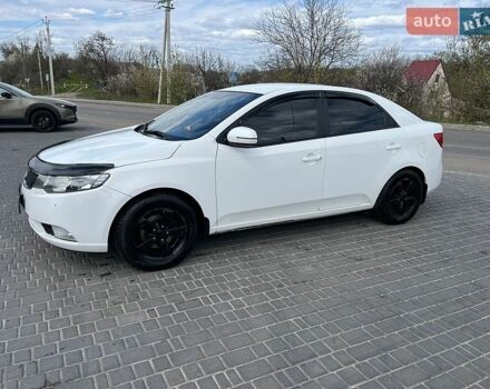 Белый Киа Черато, объемом двигателя 1.6 л и пробегом 180 тыс. км за 6800 $, фото 1 на Automoto.ua