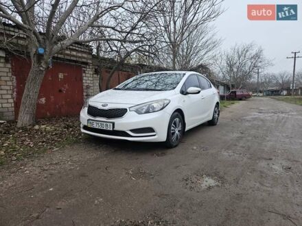 Белый Киа Черато, объемом двигателя 1.59 л и пробегом 300 тыс. км за 9800 $, фото 1 на Automoto.ua