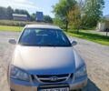 Бежевый Киа Черато, объемом двигателя 2 л и пробегом 278 тыс. км за 4450 $, фото 1 на Automoto.ua