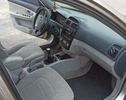 Бежевый Киа Черато, объемом двигателя 1.98 л и пробегом 212 тыс. км за 4500 $, фото 9 на Automoto.ua