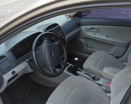 Бежевый Киа Черато, объемом двигателя 1.98 л и пробегом 212 тыс. км за 4500 $, фото 7 на Automoto.ua