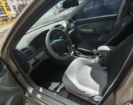 Бежевый Киа Черато, объемом двигателя 1.6 л и пробегом 440 тыс. км за 3200 $, фото 10 на Automoto.ua