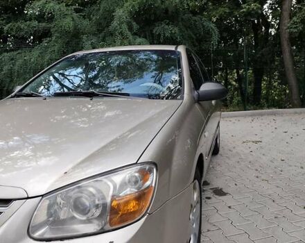 Бежевый Киа Черато, объемом двигателя 1.6 л и пробегом 440 тыс. км за 3200 $, фото 7 на Automoto.ua