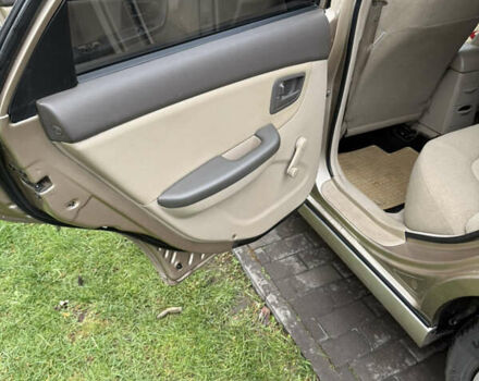 Бежевий Кіа Черато, об'ємом двигуна 1.6 л та пробігом 340 тис. км за 3999 $, фото 6 на Automoto.ua