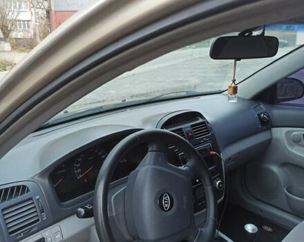 Бежевый Киа Черато, объемом двигателя 1.98 л и пробегом 212 тыс. км за 4500 $, фото 5 на Automoto.ua