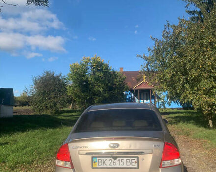 Бежевый Киа Черато, объемом двигателя 1.6 л и пробегом 469 тыс. км за 2500 $, фото 2 на Automoto.ua