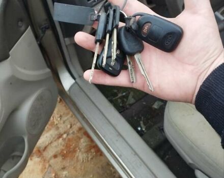 Бежевый Киа Черато, объемом двигателя 1.59 л и пробегом 208 тыс. км за 1900 $, фото 10 на Automoto.ua