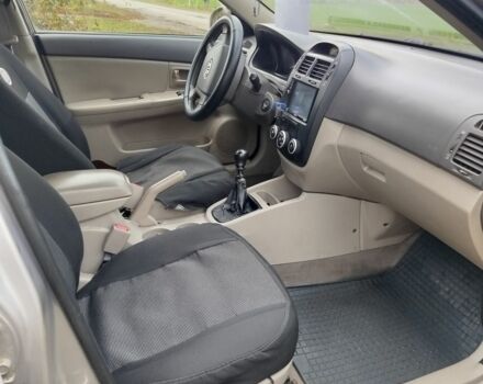 Бежевий Кіа Черато, об'ємом двигуна 1.6 л та пробігом 280 тис. км за 3300 $, фото 4 на Automoto.ua