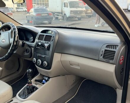 Бежевый Киа Черато, объемом двигателя 1.6 л и пробегом 268 тыс. км за 3900 $, фото 6 на Automoto.ua