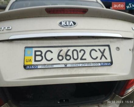 Бежевый Киа Черато, объемом двигателя 1.59 л и пробегом 208 тыс. км за 1900 $, фото 1 на Automoto.ua
