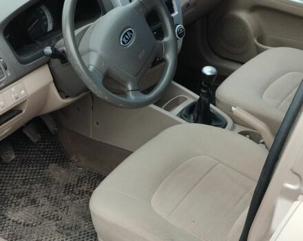 Бежевый Киа Черато, объемом двигателя 1.6 л и пробегом 208 тыс. км за 3500 $, фото 4 на Automoto.ua