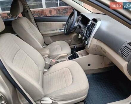 Бежевый Киа Черато, объемом двигателя 2 л и пробегом 195 тыс. км за 4250 $, фото 7 на Automoto.ua