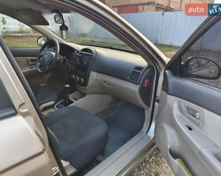 Бежевий Кіа Черато, об'ємом двигуна 1.59 л та пробігом 155 тис. км за 3700 $, фото 13 на Automoto.ua