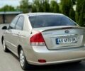Бежевий Кіа Черато, об'ємом двигуна 2 л та пробігом 250 тис. км за 3500 $, фото 1 на Automoto.ua