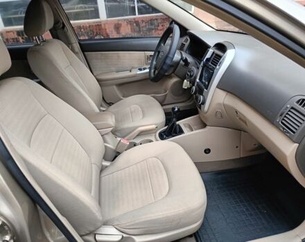 Бежевый Киа Черато, объемом двигателя 2 л и пробегом 195 тыс. км за 4250 $, фото 9 на Automoto.ua