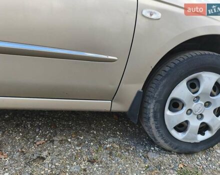 Бежевий Кіа Черато, об'ємом двигуна 1.59 л та пробігом 155 тис. км за 3700 $, фото 11 на Automoto.ua